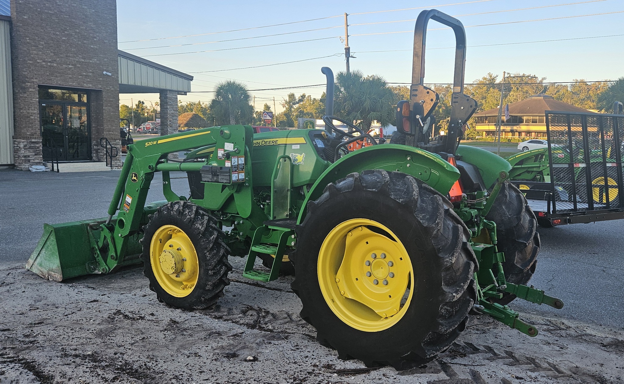 2021 John Deere 5075E Image 4