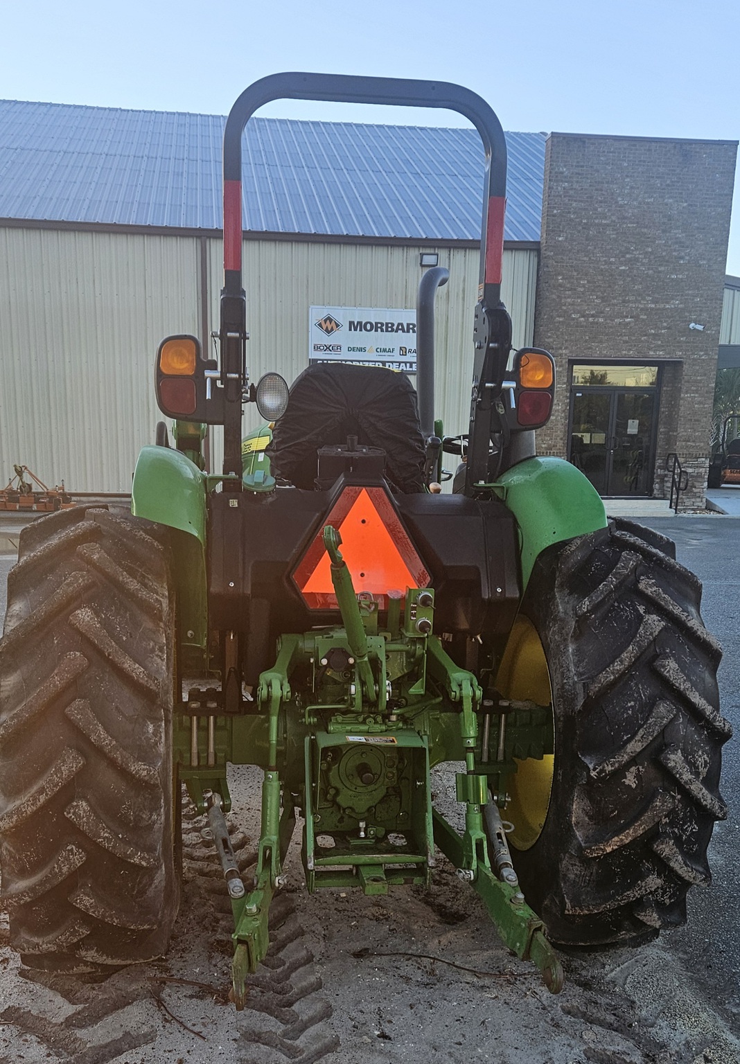 2021 John Deere 5075E Image 5