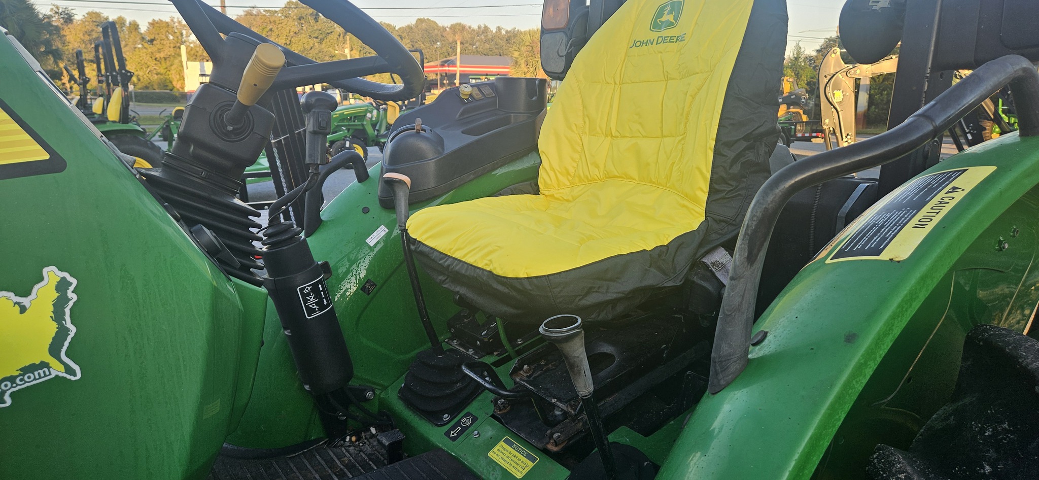 2021 John Deere 5075E Image 8