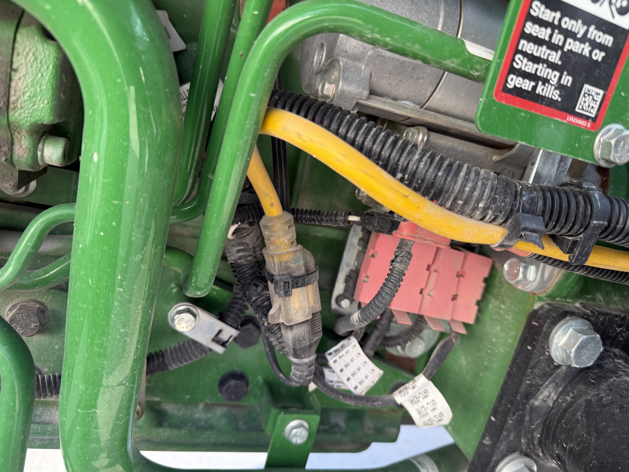 2022 John Deere 4044R Image 6