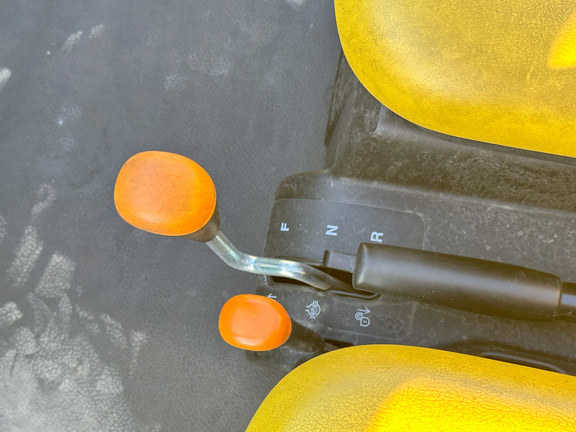 2024 John-Deere TX 4X2