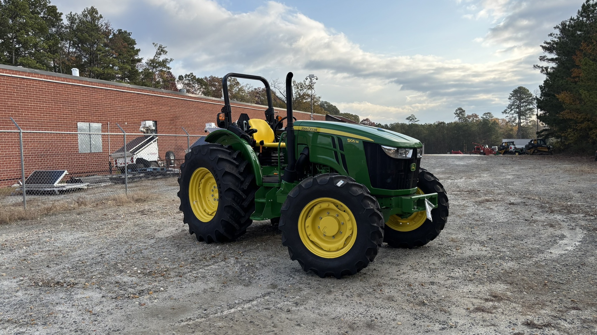 2025 John Deere 5105M Image 3