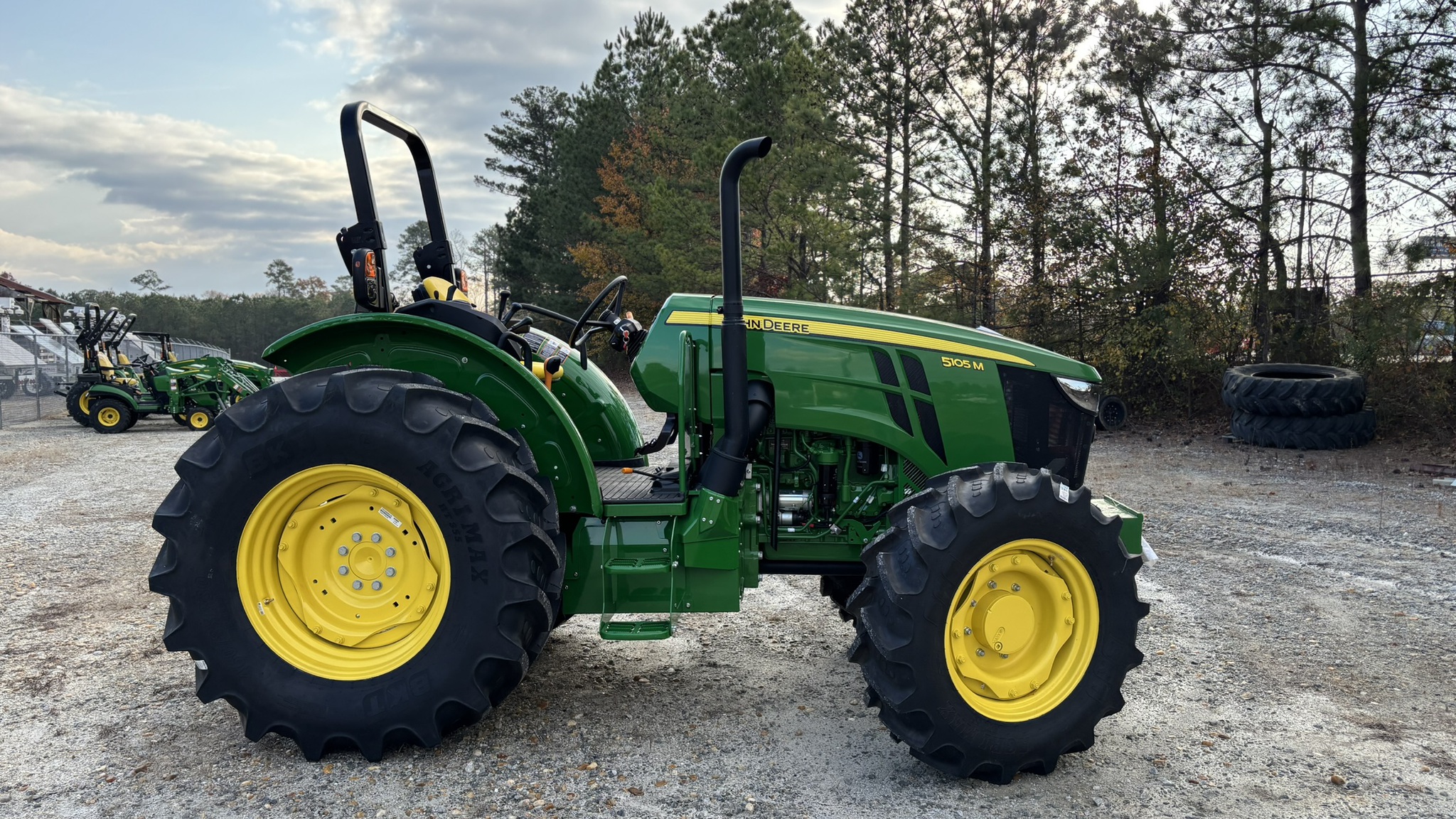 2025 John Deere 5105M Image 4