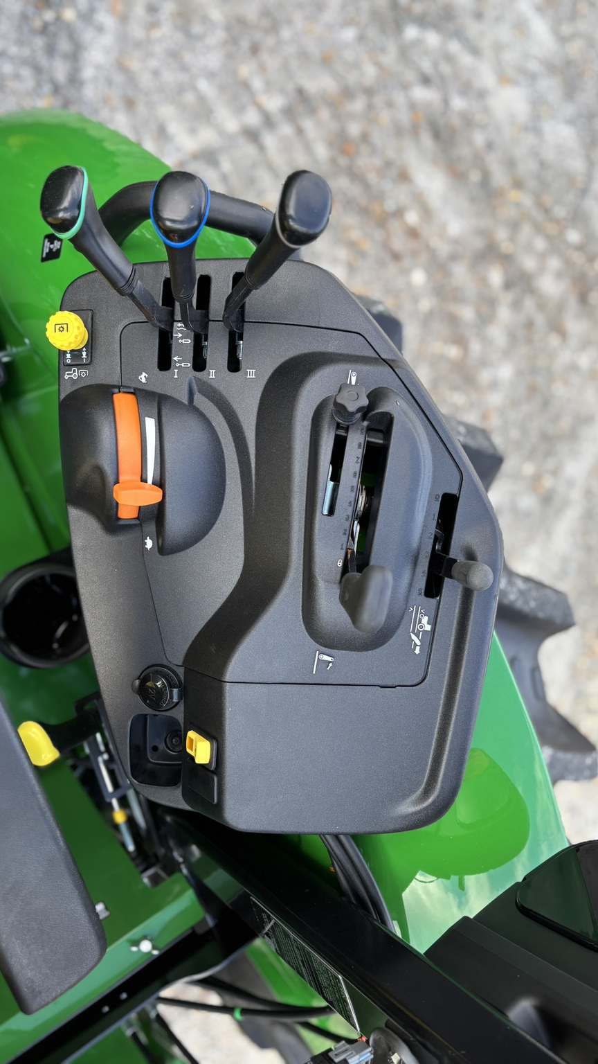2025 John Deere 5105M Image 22
