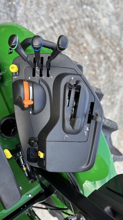 2025 John Deere 5105M-22