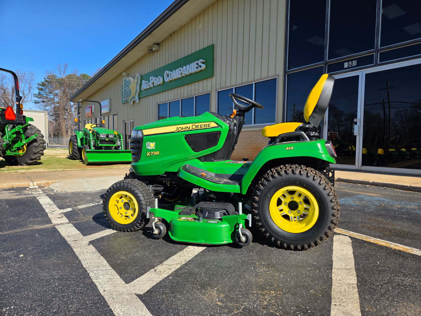 2024 John Deere X738 Image 2