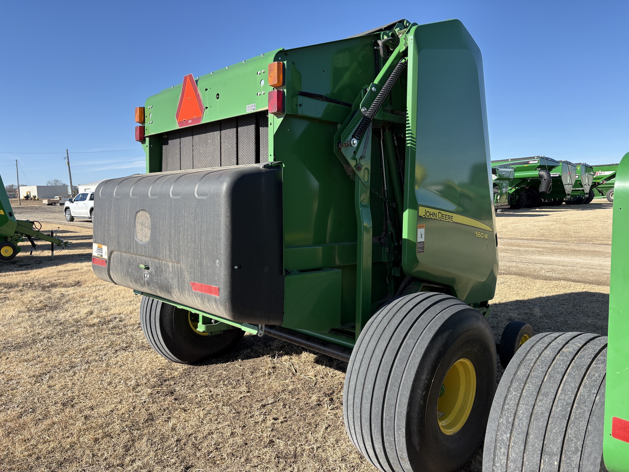 2019 John Deere 560M Image 3
