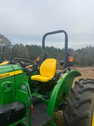 2025 John Deere 5075E Photo 4