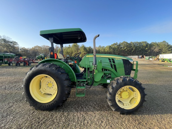 2013 John Deere 5085E Photo 2