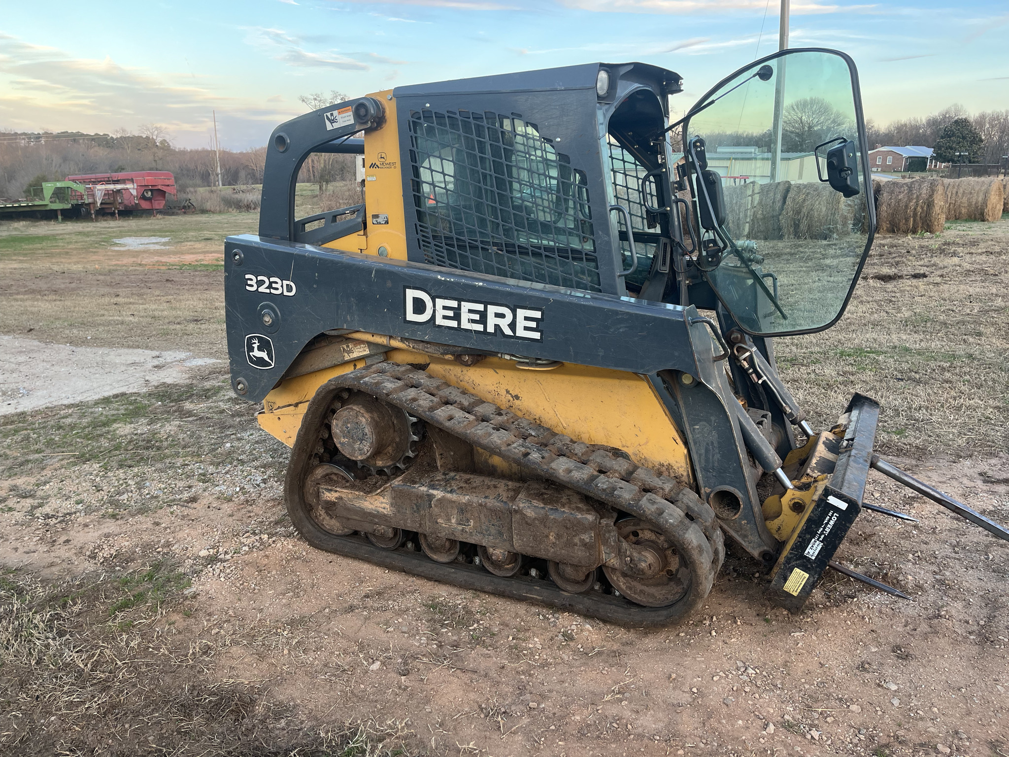 2012 John Deere 323D Image 3