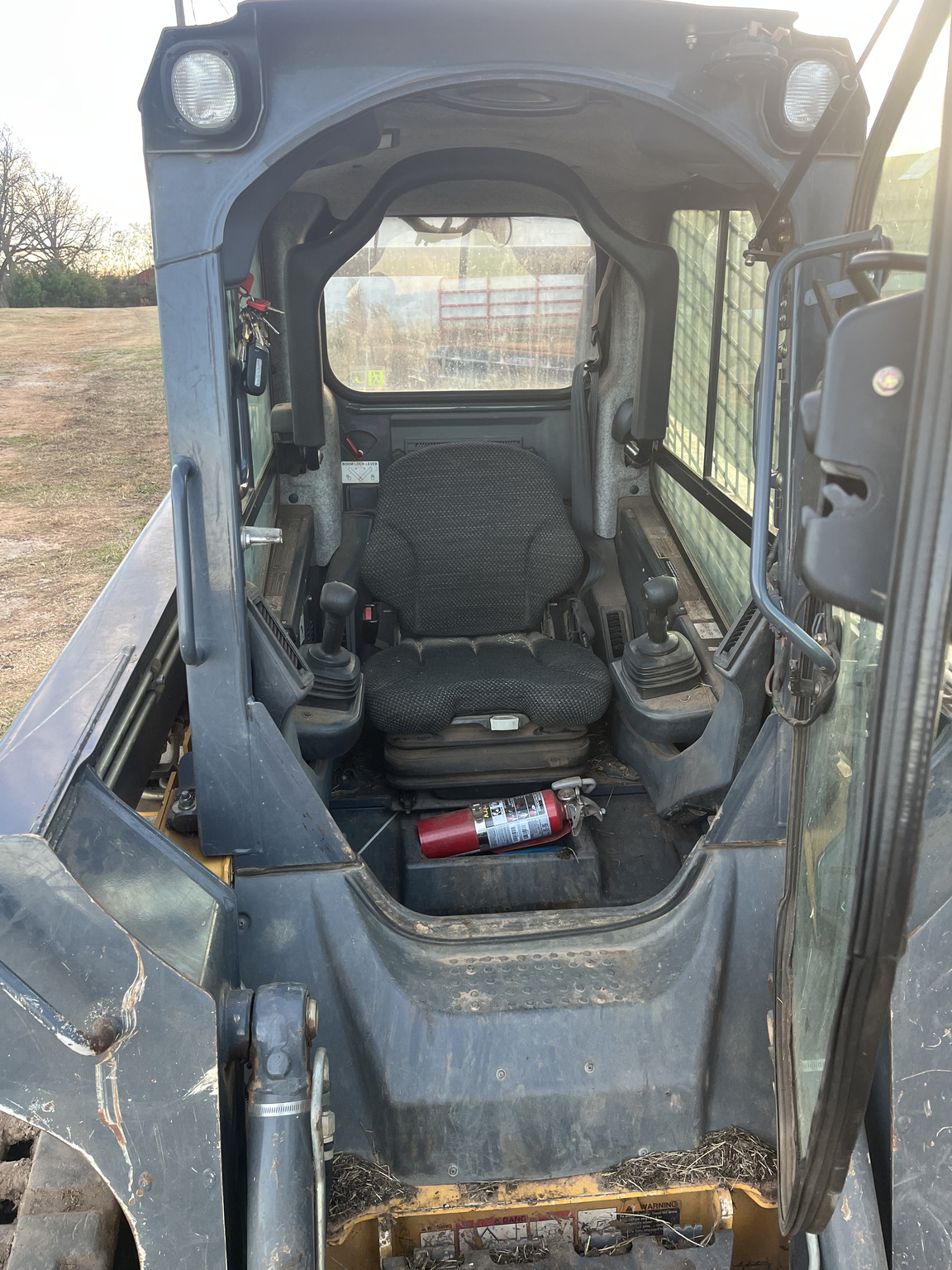 2012 John Deere 323D Image 5