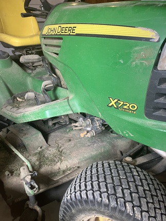 Photo of 2011 John Deere X720