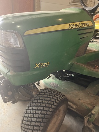 Photo of 2011 John Deere X720