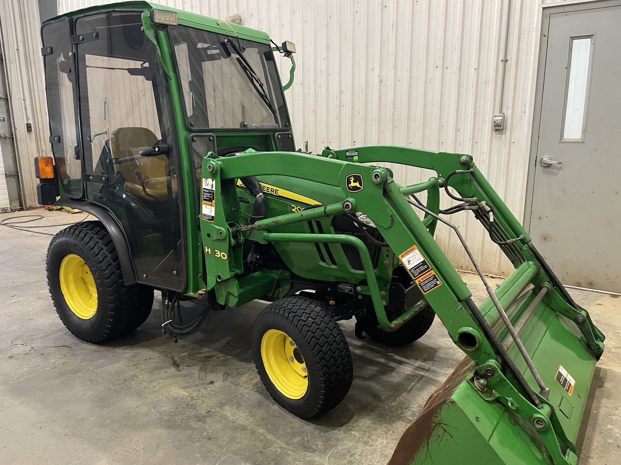 2015 John Deere 2025R Image 6