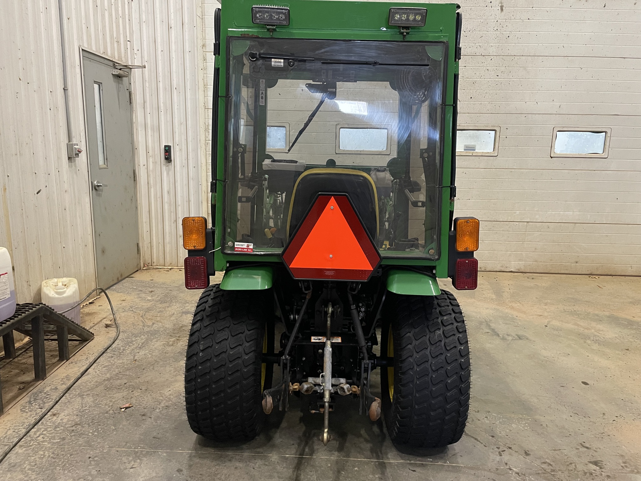 2015 John Deere 2025R Image 4