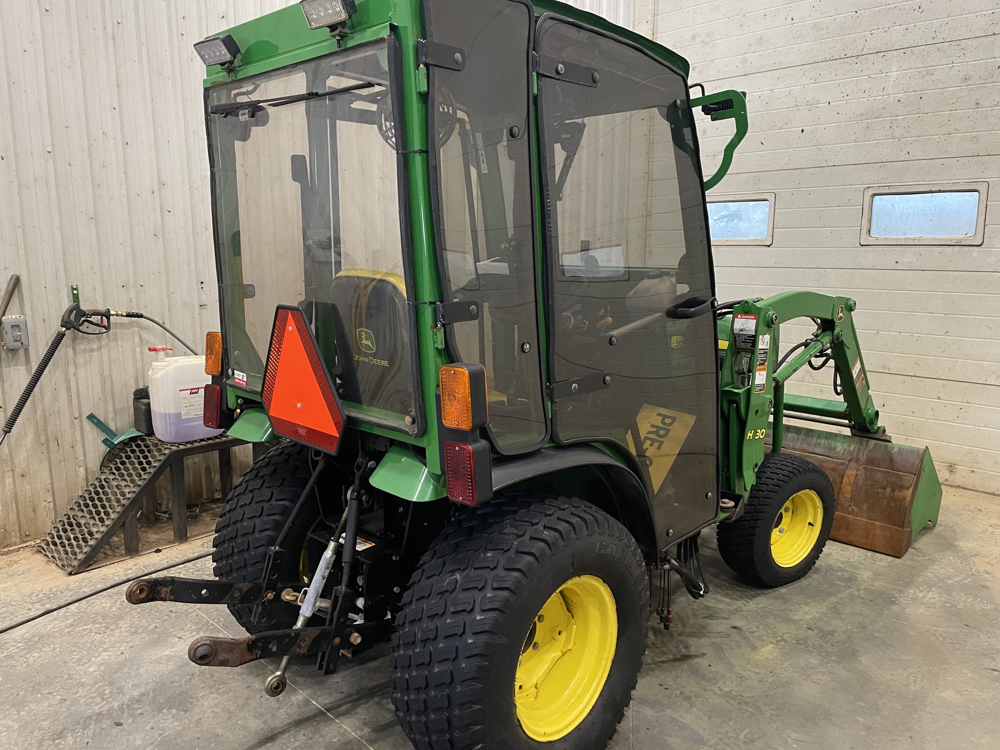 2015 John Deere 2025R Image 5