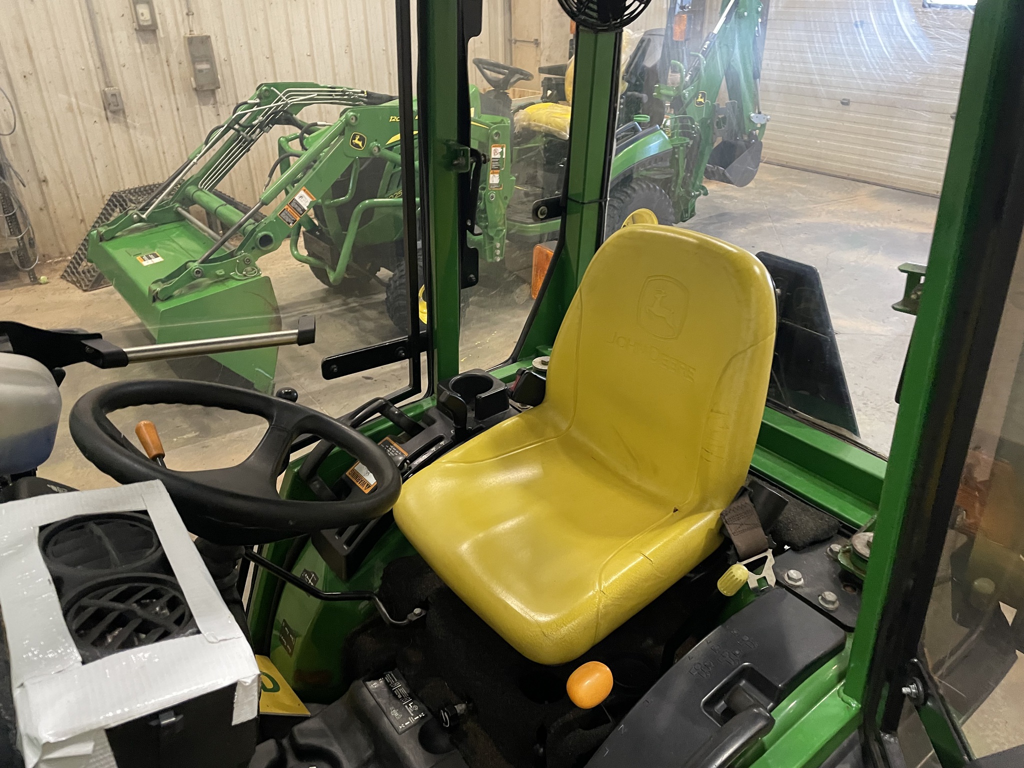 2015 John Deere 2025R Image 7