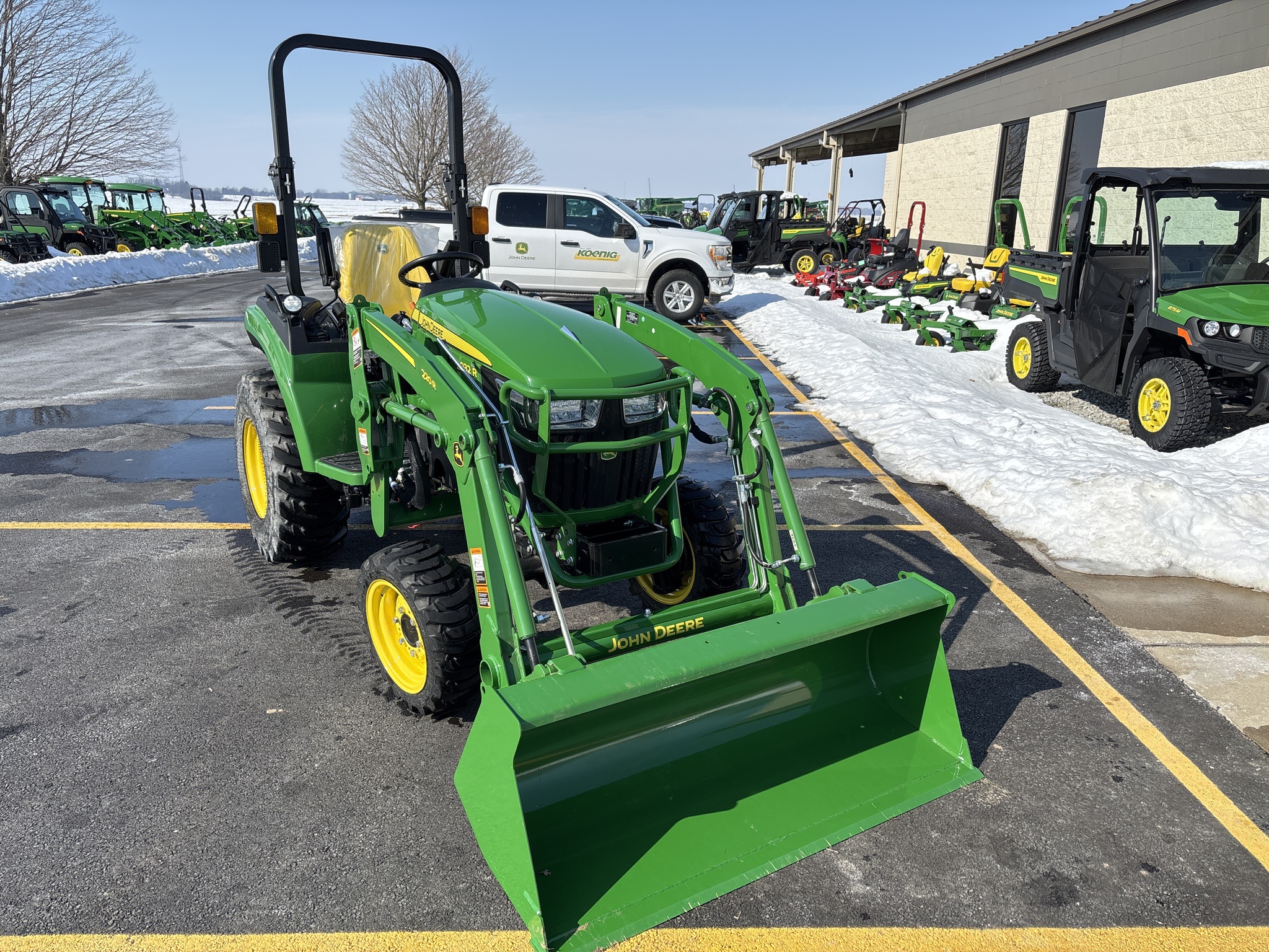 New In-Stock 2025 John Deere 2032R Compact Utility Tractors at Koenig Equipment in Urbana, OH - PhotoXL1