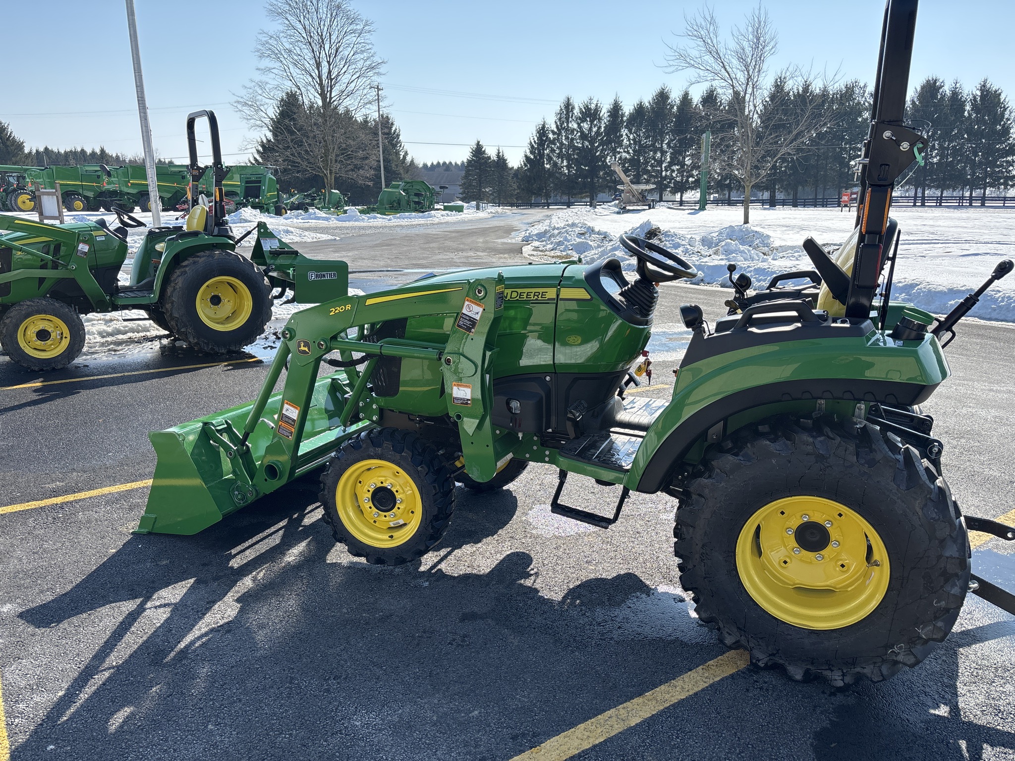 New In-Stock 2025 John Deere 2032R Compact Utility Tractors at Koenig Equipment in Urbana, OH - PhotoXL2