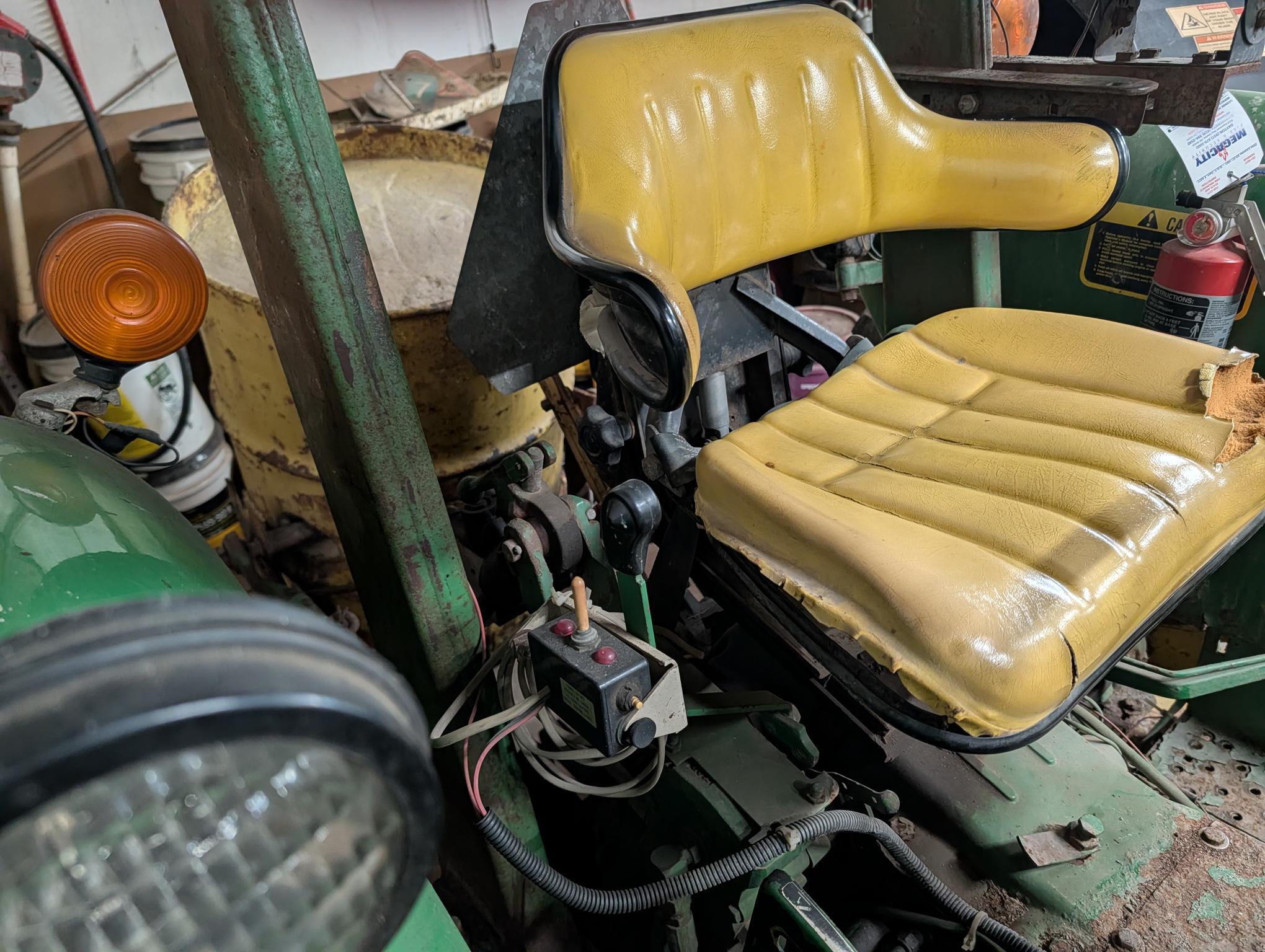1981 John Deere 2240 Image 4