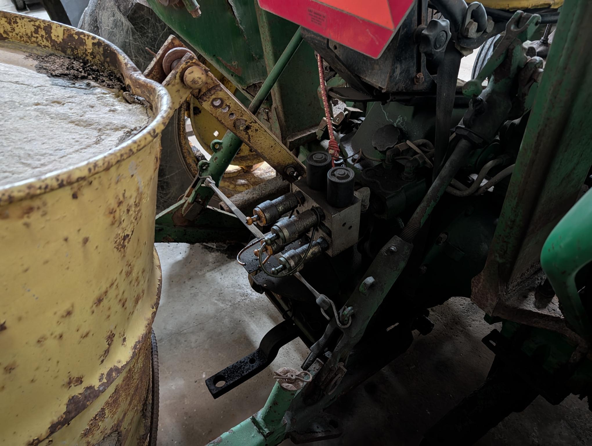 1981 John Deere 2240 Image 5