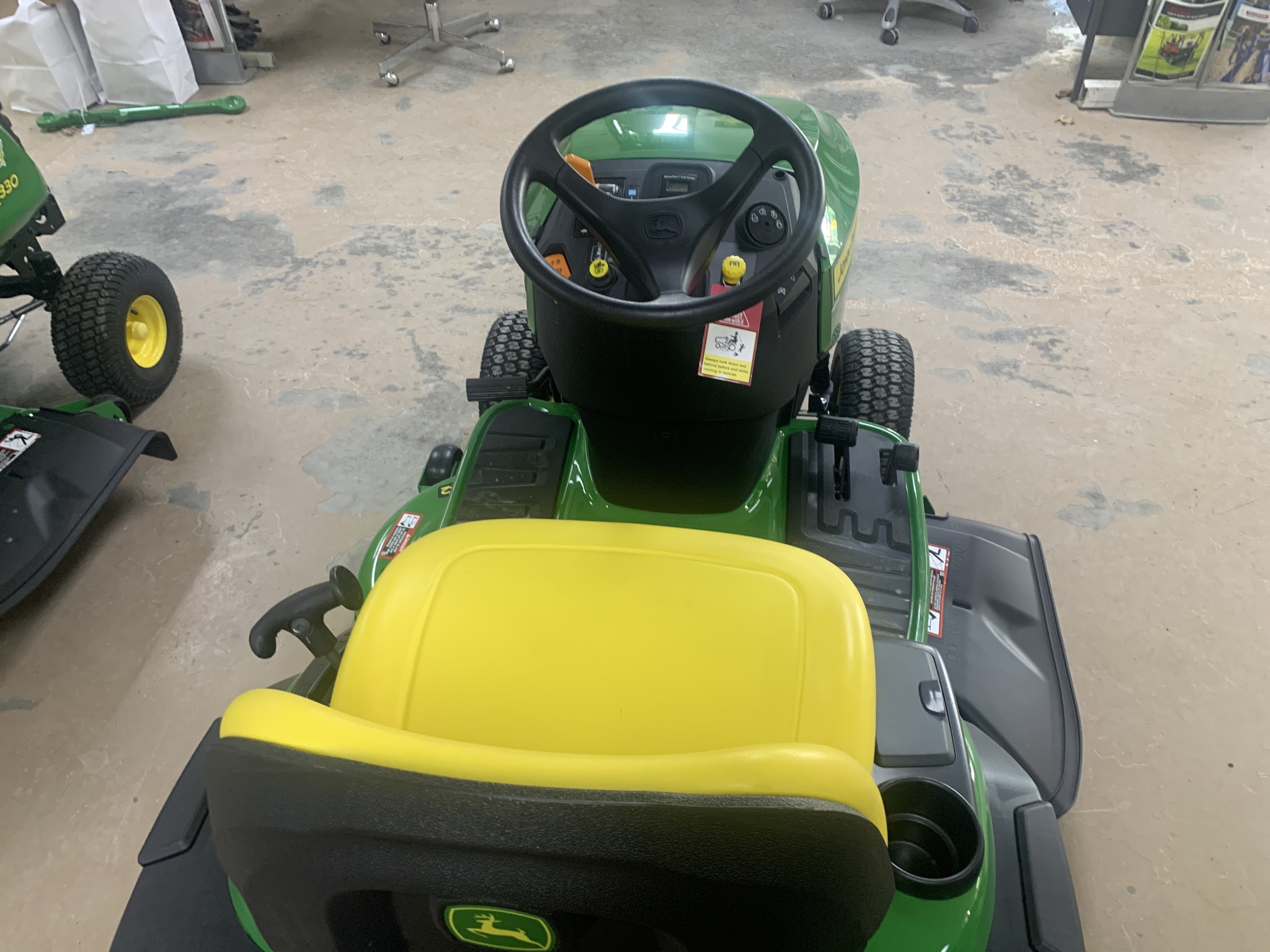 John Deere S240 Image 5