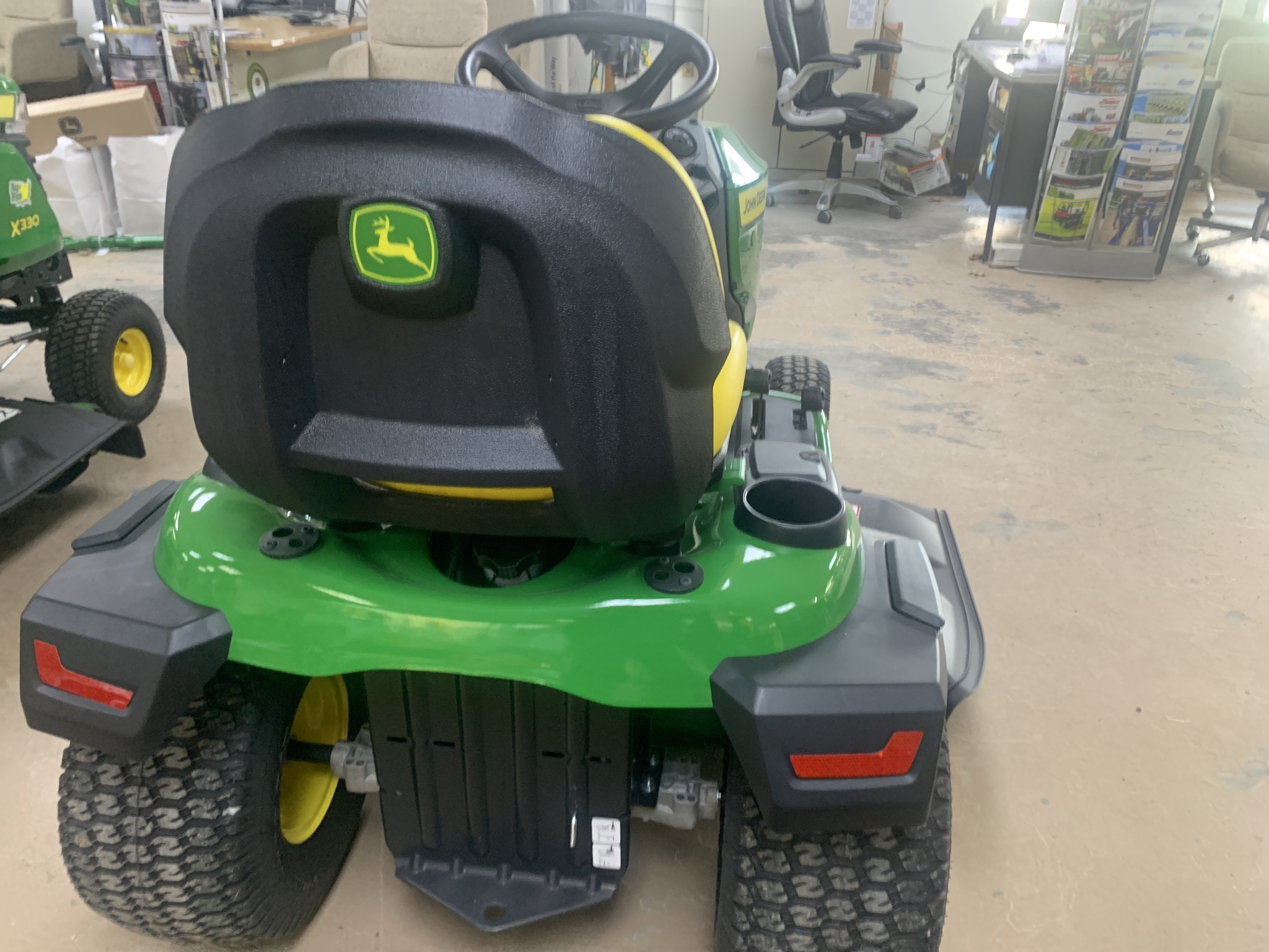 John Deere S240 Image 7