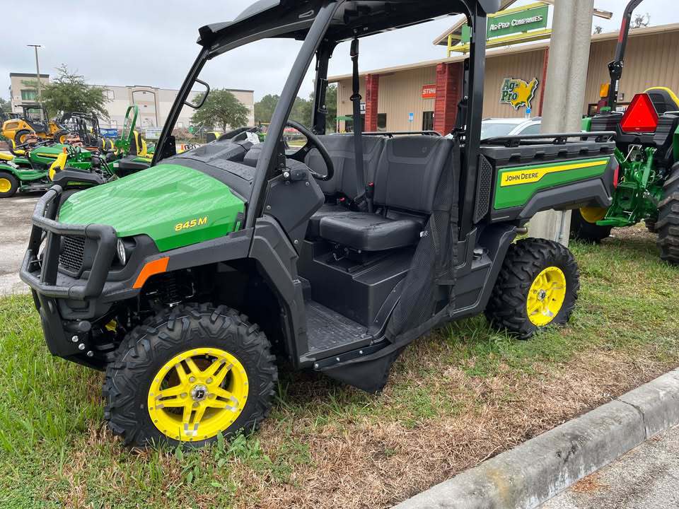 John Deere XUV 845M Image 1