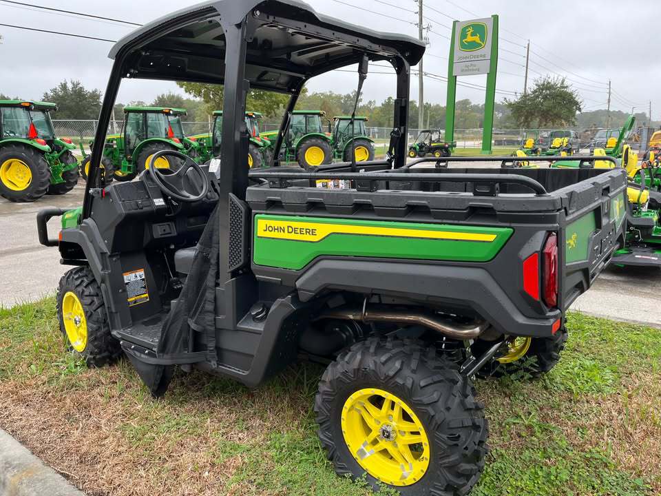 John Deere XUV 845M Image 2