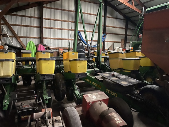  John Deere 7200