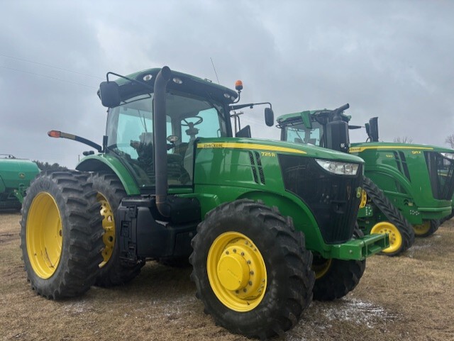 2012 John Deere 7215R Image 1
