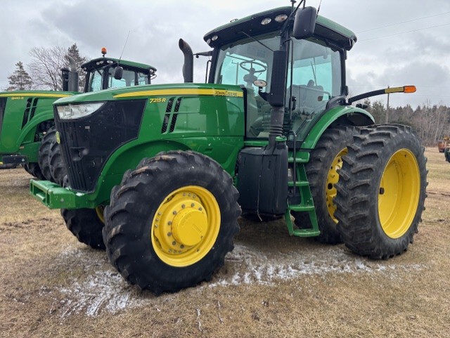 2012 John Deere 7215R Image 3