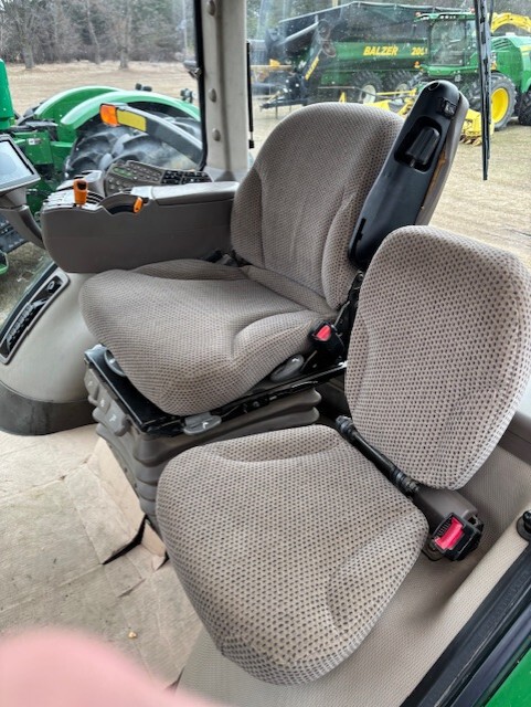 2012 John Deere 7215R Image 4