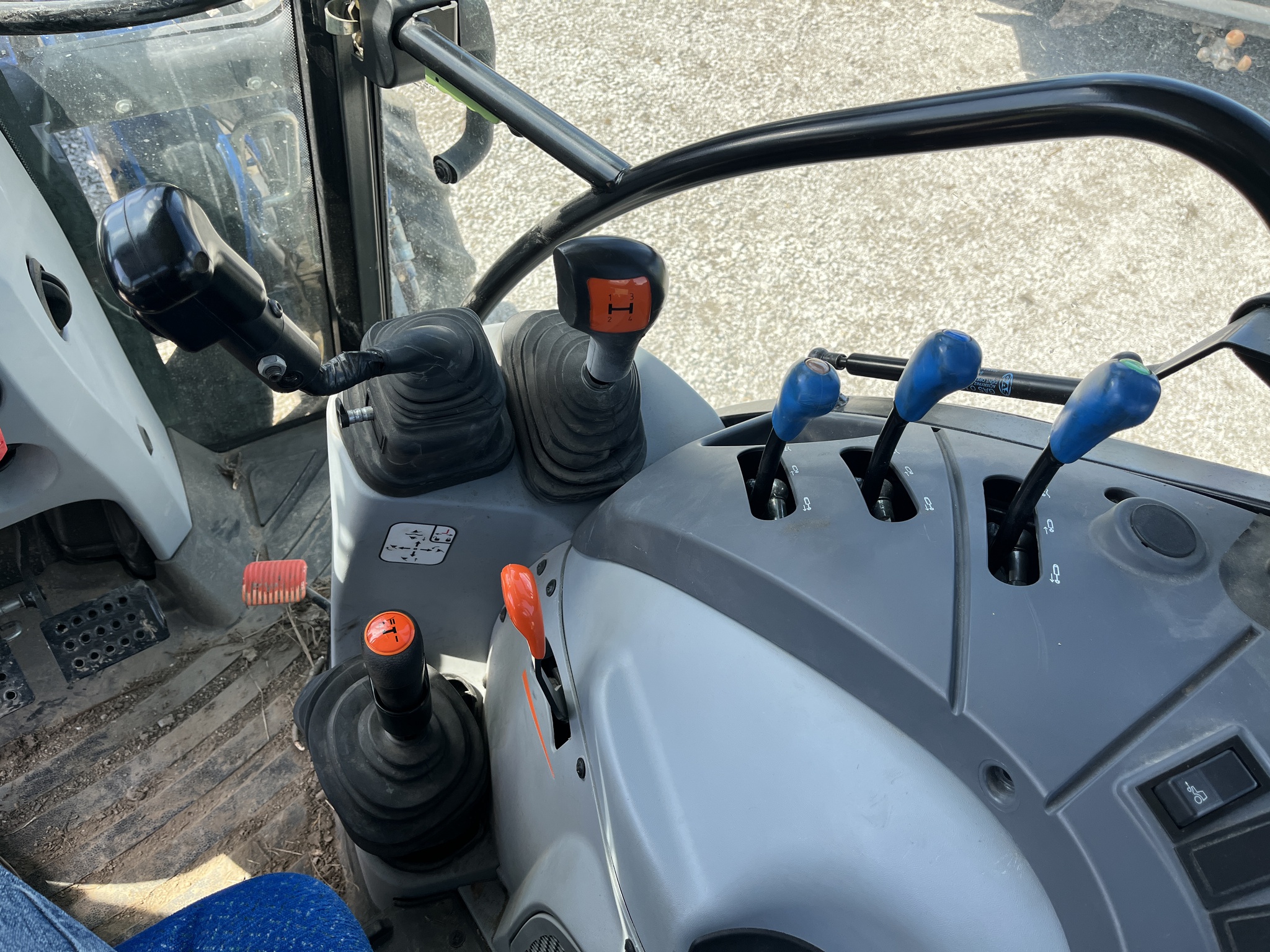  2013 New Holland Powerstar T4.75 at Heritage Tractor in Adrian, MO