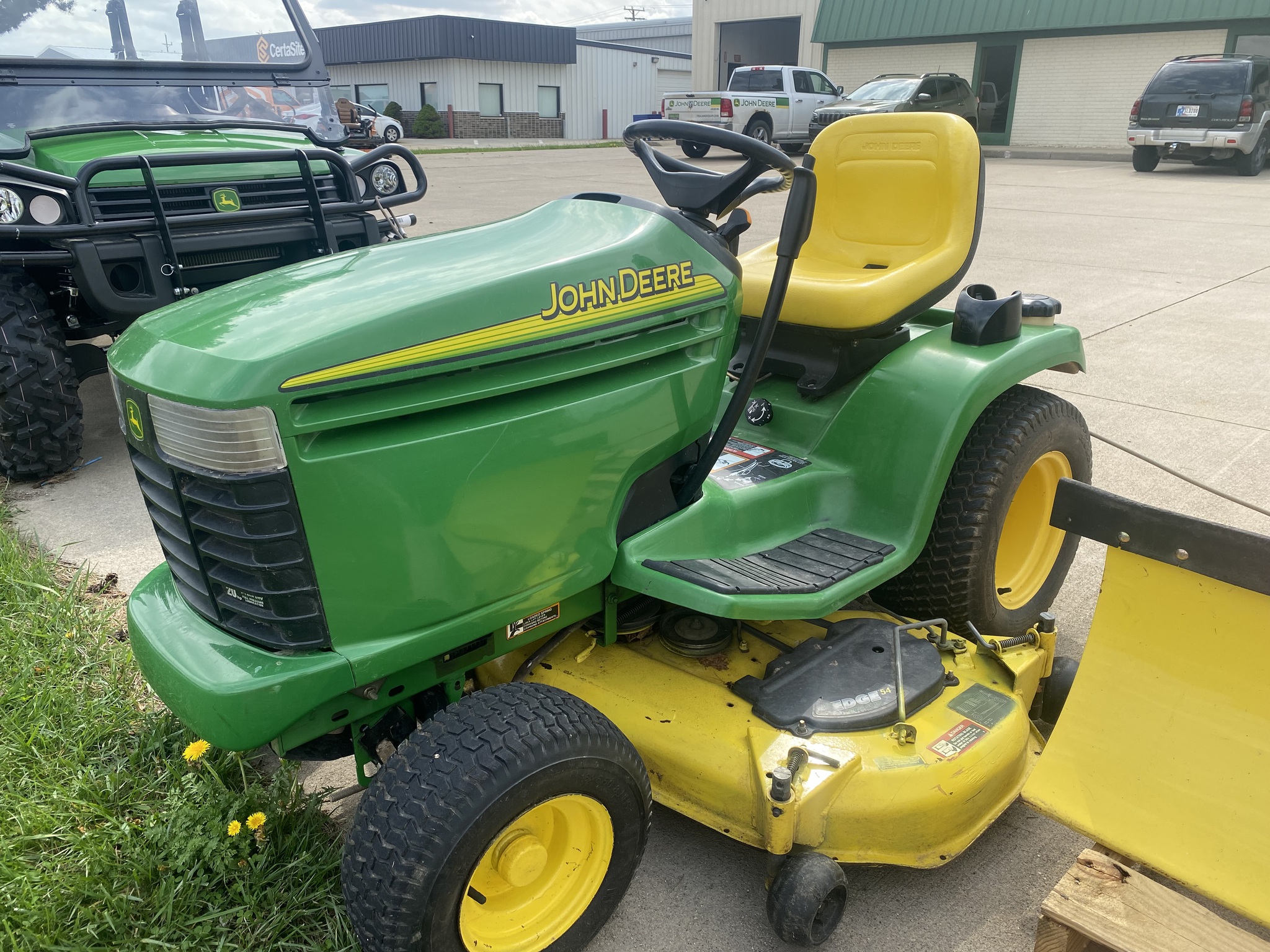 2004 John Deere GT245 Image 1
