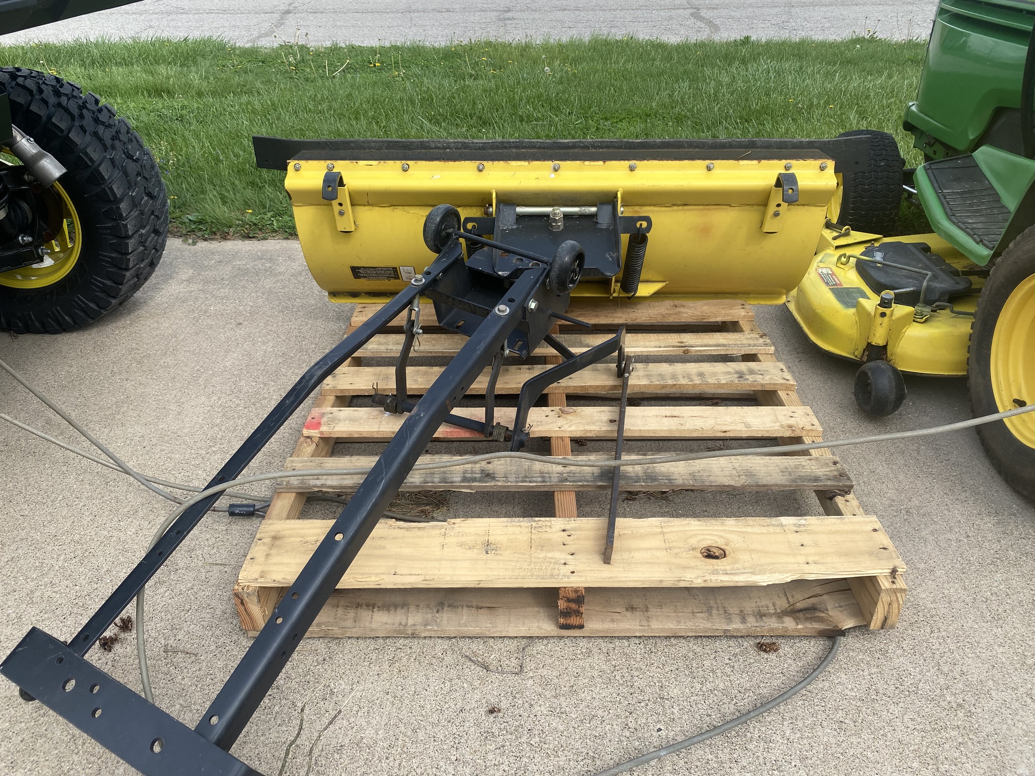 2004 John Deere GT245 Image 5