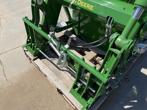 2024 John Deere 680R - Photo9