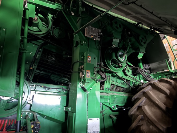 Photo of 2023 John Deere X9 1000