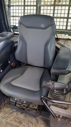 2023 John Deere 750L