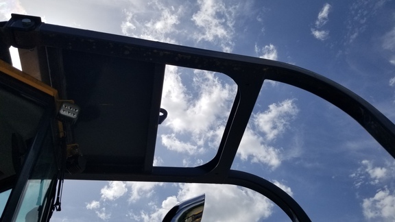 2023 John Deere 750L