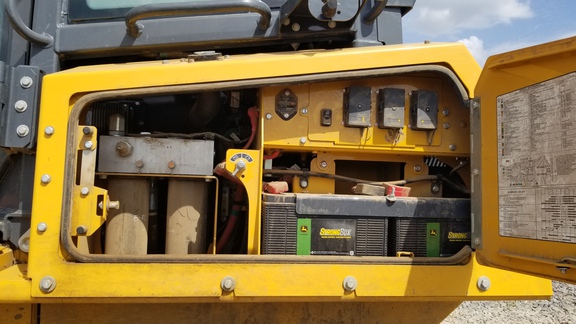 2023 John Deere 750L