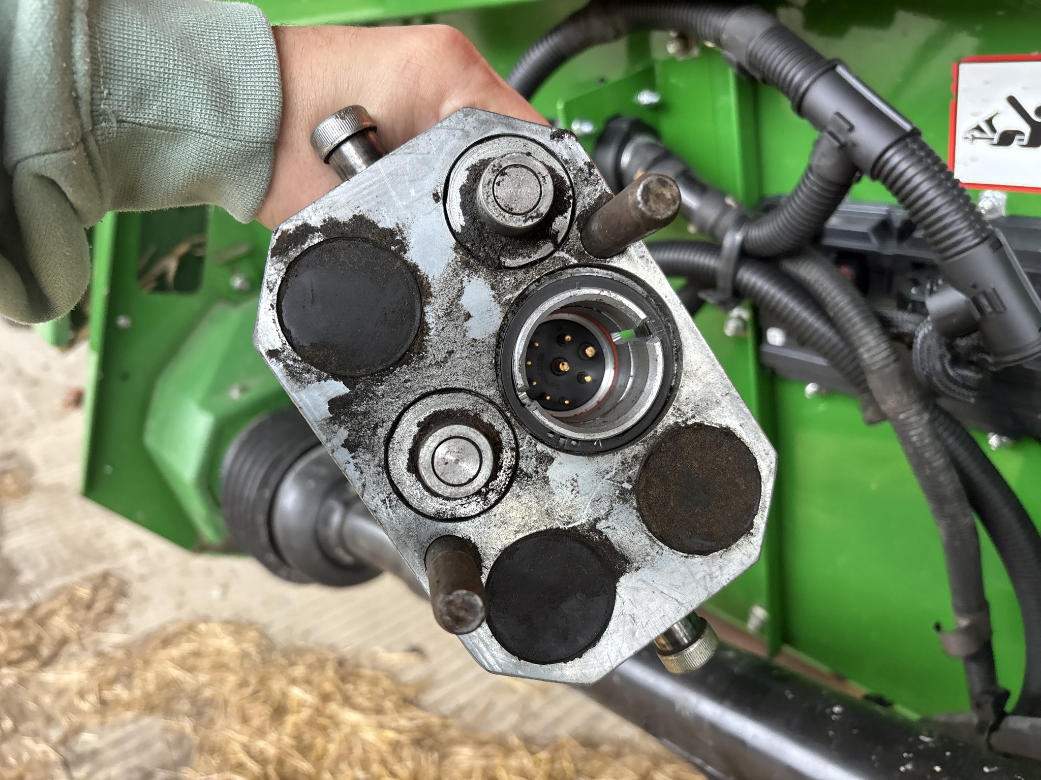 Used 2015 John Deere 608C Corn and Row Crop headers at Koenig Equipment in Anna, OH - PhotoXL18