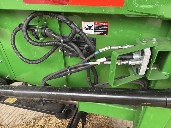 Used 2015 John Deere 608C Corn and Row Crop headers at Koenig Equipment in Anna, OH - Photo17