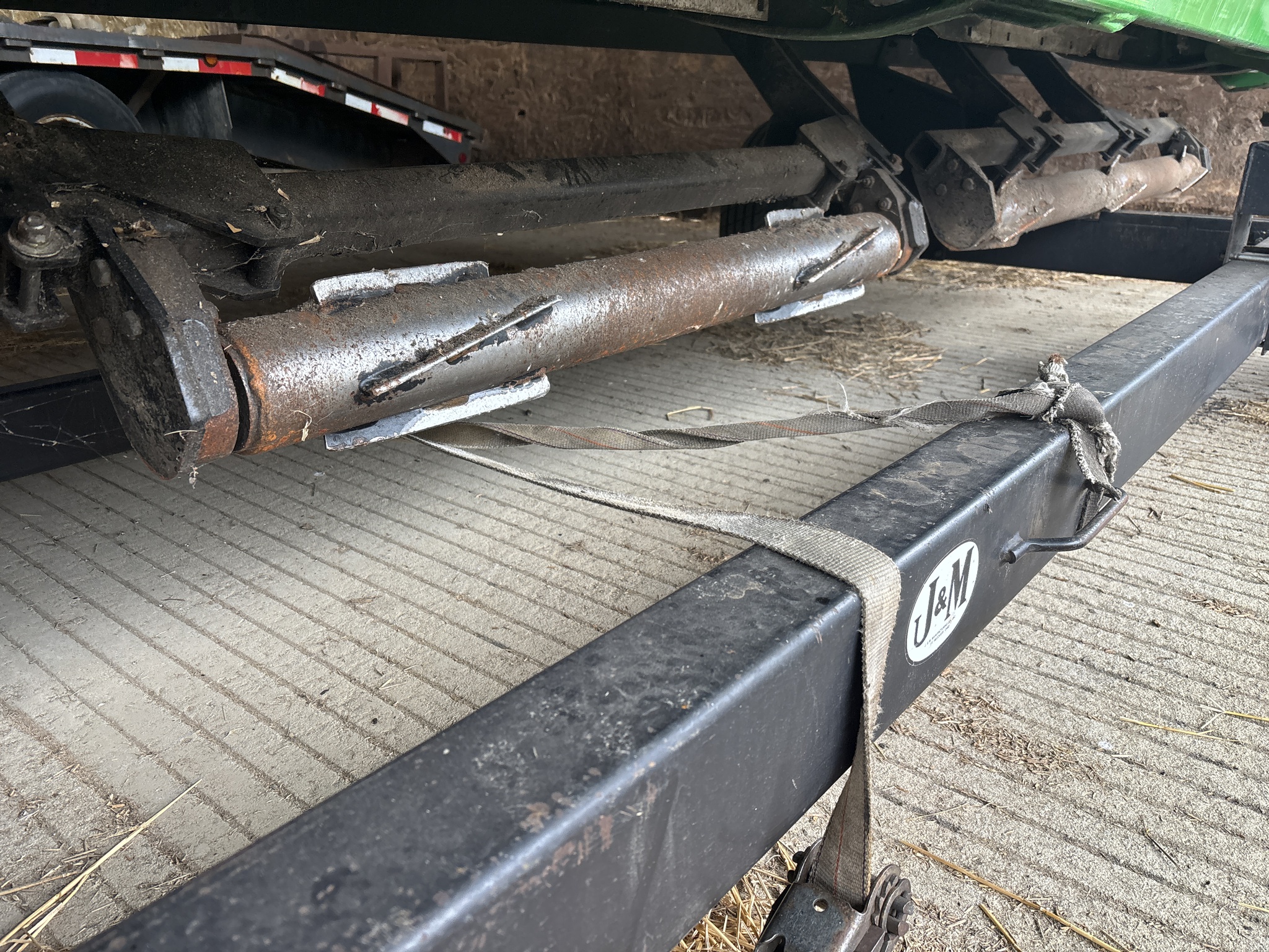Used 2015 John Deere 608C Corn and Row Crop headers at Koenig Equipment in Anna, OH - PhotoXL9