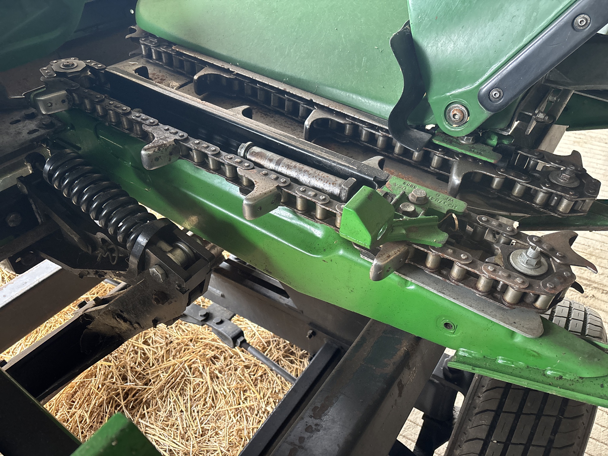 Used 2015 John Deere 608C Corn and Row Crop headers at Koenig Equipment in Anna, OH - PhotoXL13