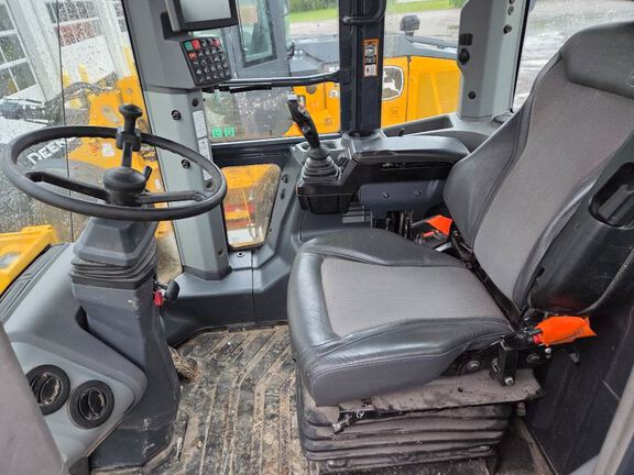 2023 John Deere 624P