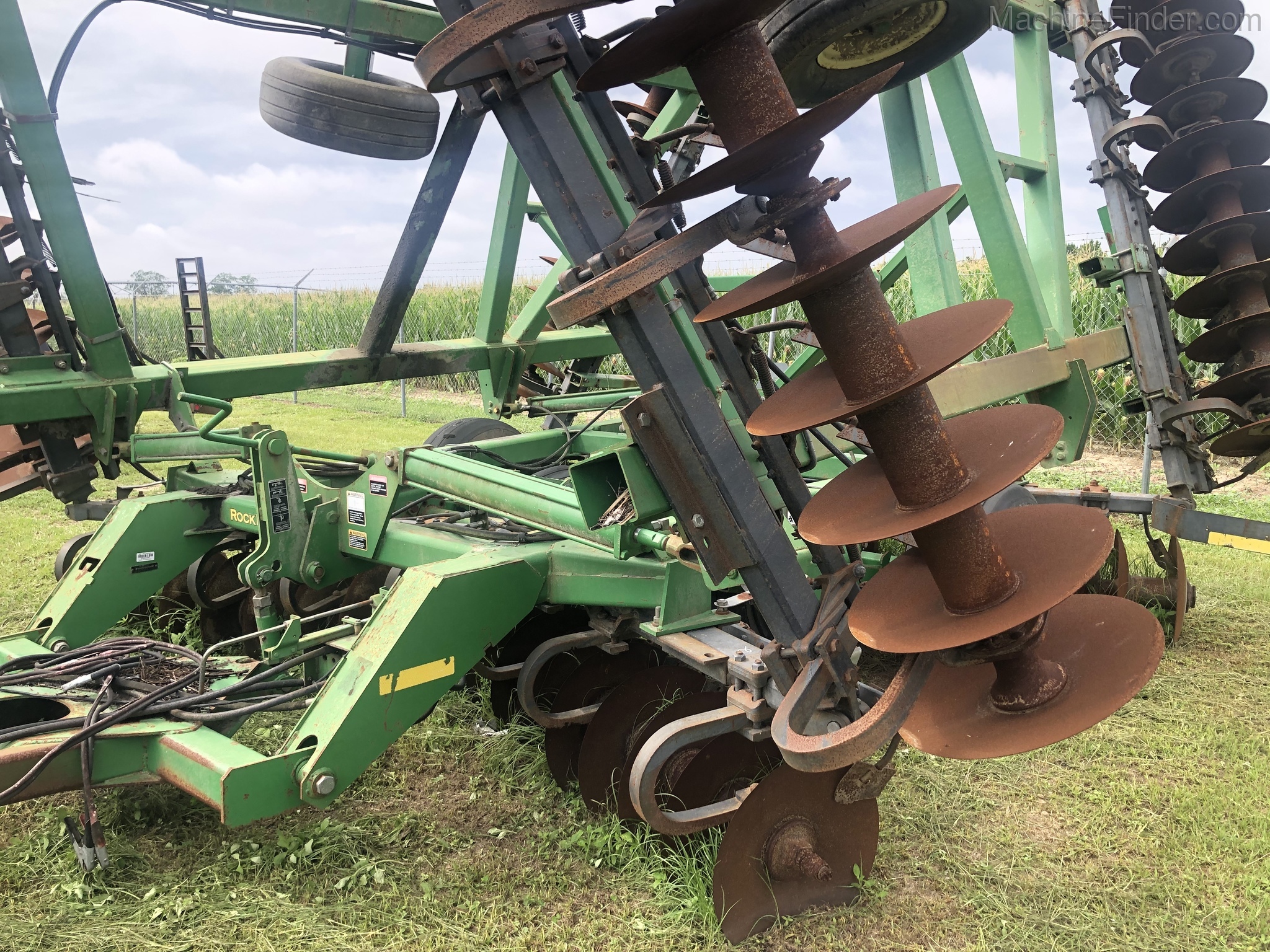 2004 John Deere 637 Image 2