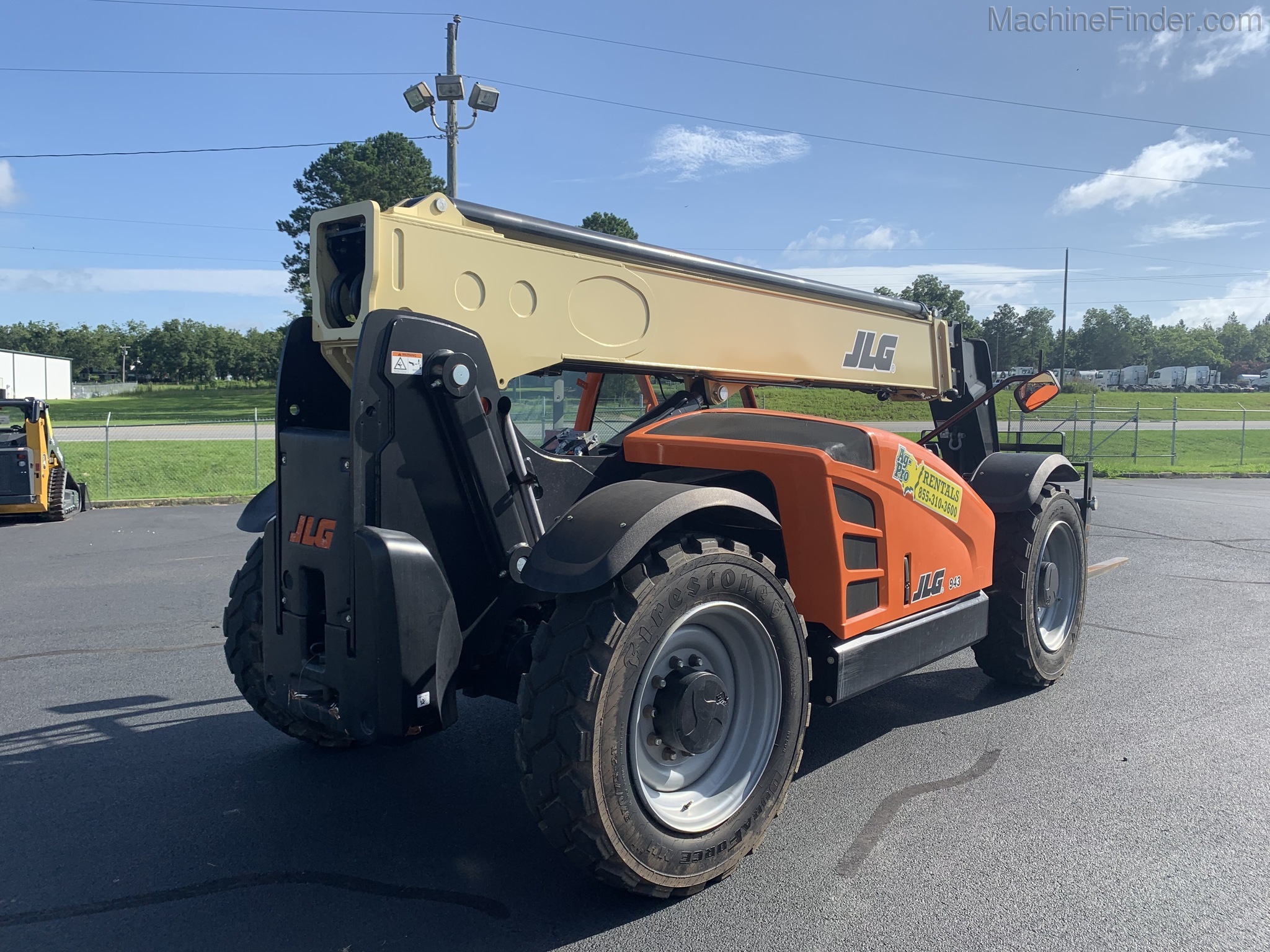 2019 JLG 943 Image 5