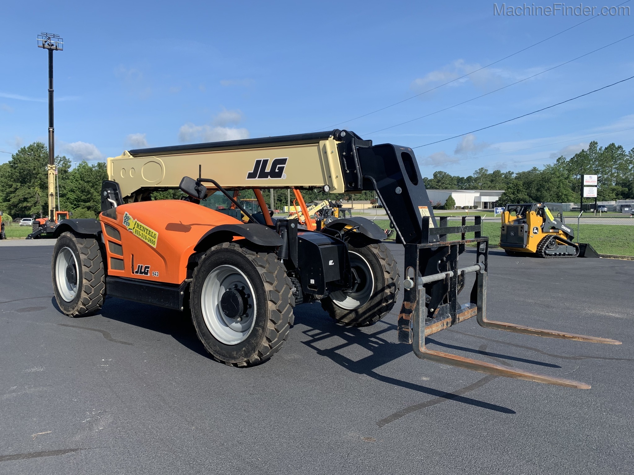 2019 JLG 943 Image 7