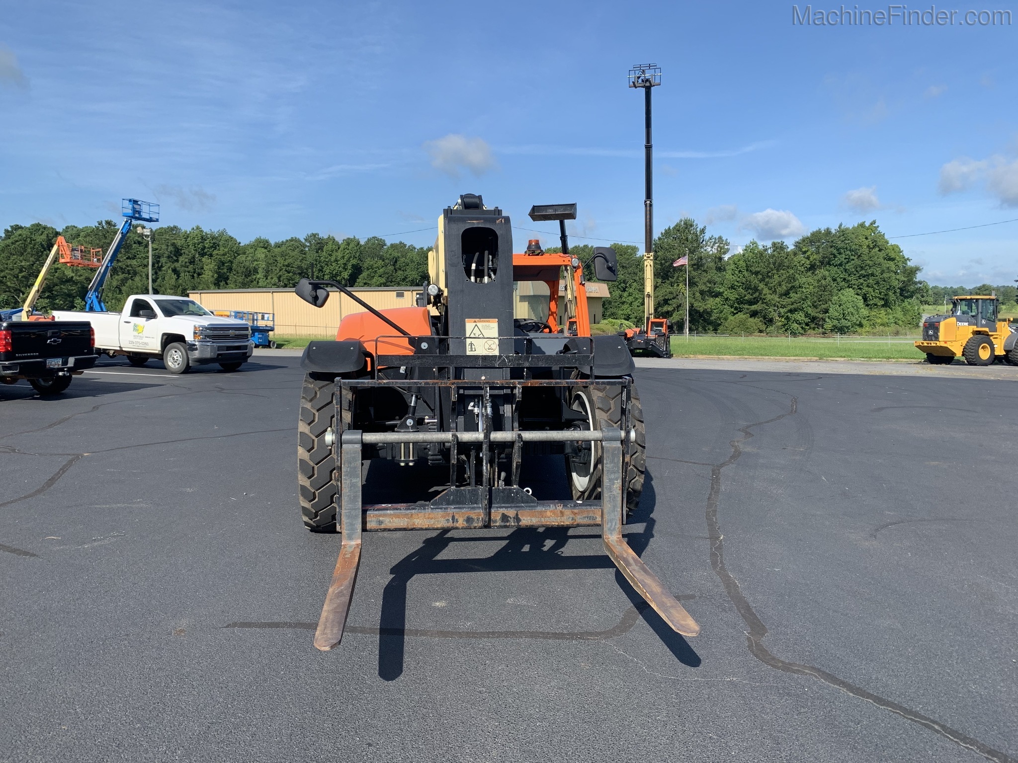 2019 JLG 943 Image 8